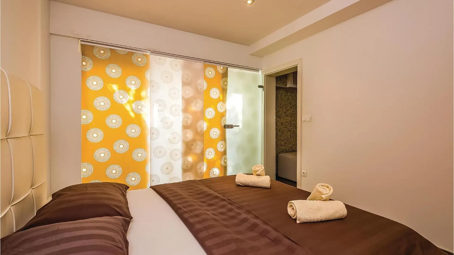 2 Bedroom Lovely Apartment In Crikvenica 0*,