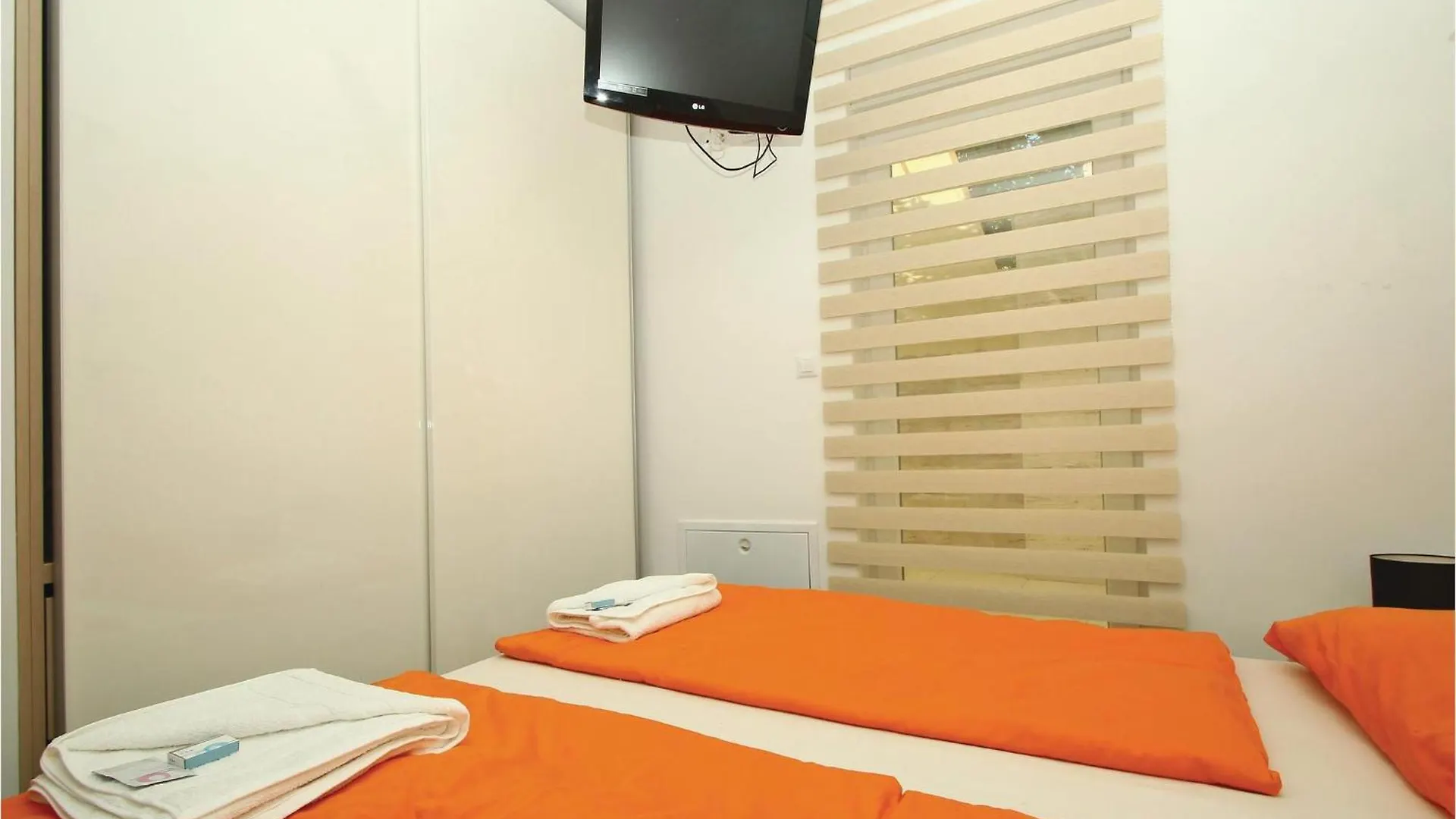 2 Bedroom Lovely Apartment In קריקווניצה