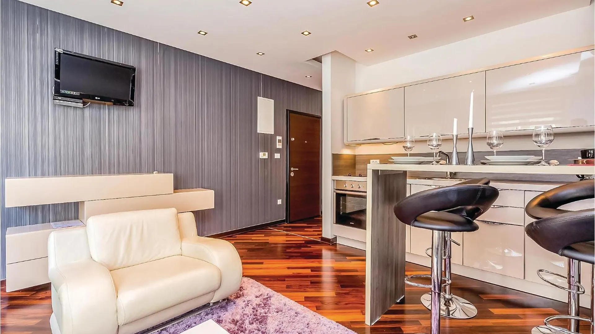 2 Bedroom Lovely Apartment In קריקווניצה
