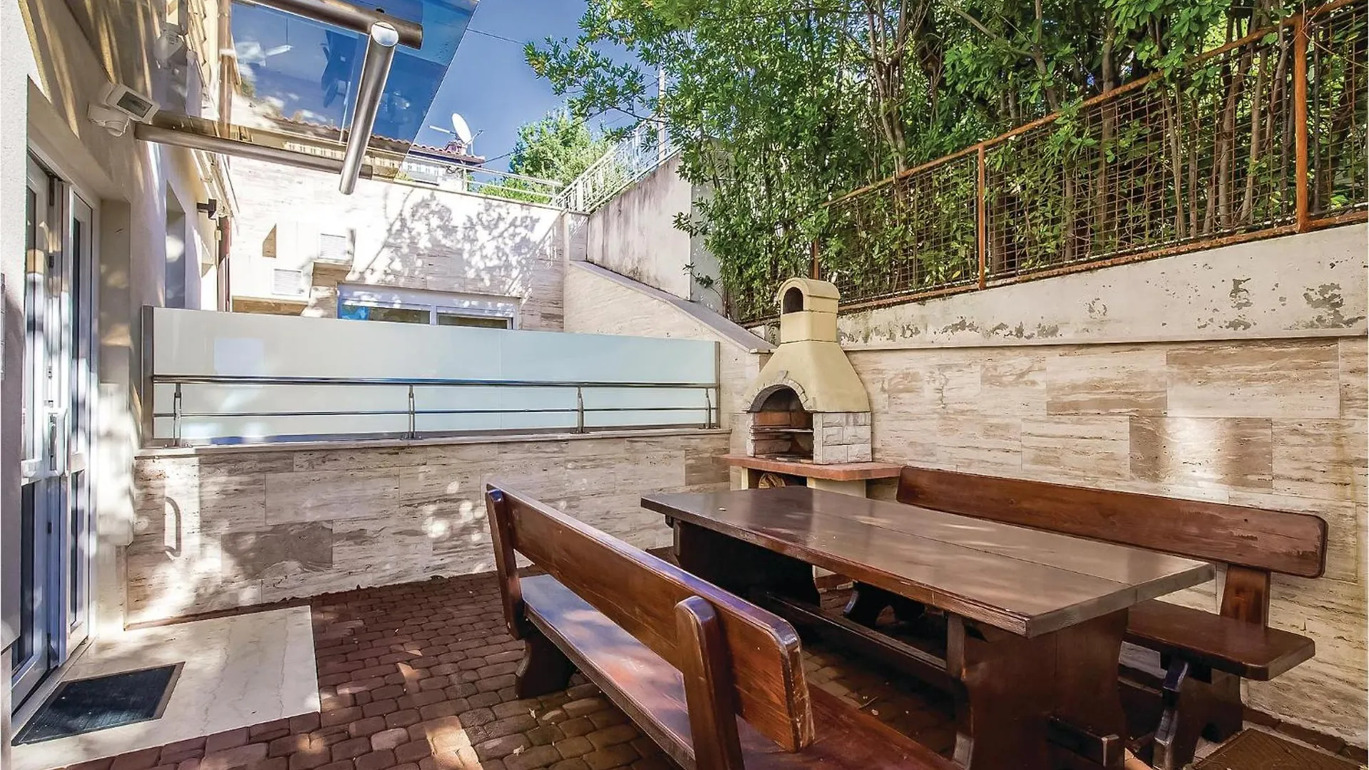 2 Bedroom Lovely Apartment In קריקווניצה
