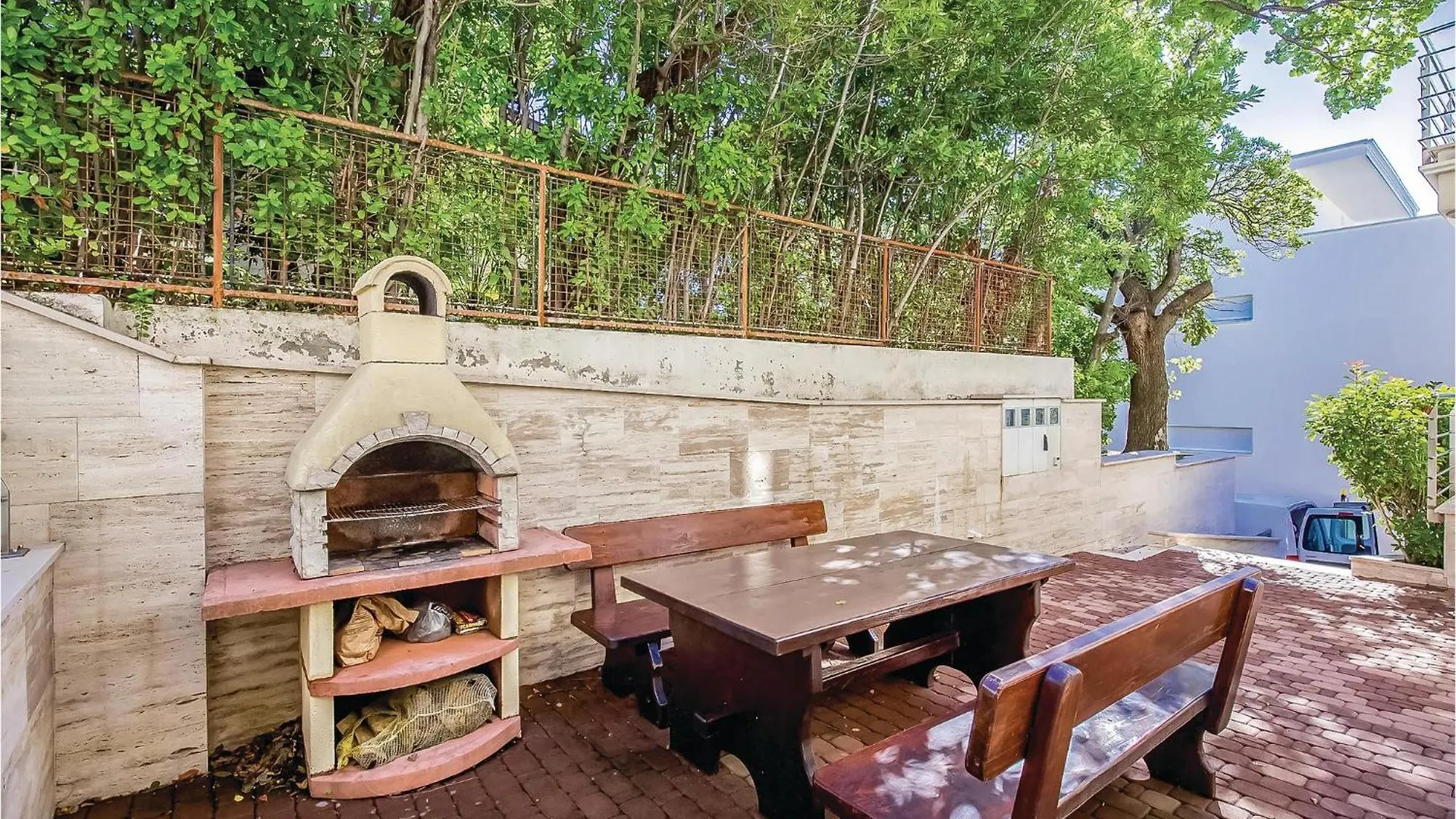 2 Bedroom Lovely Apartment In קריקווניצה