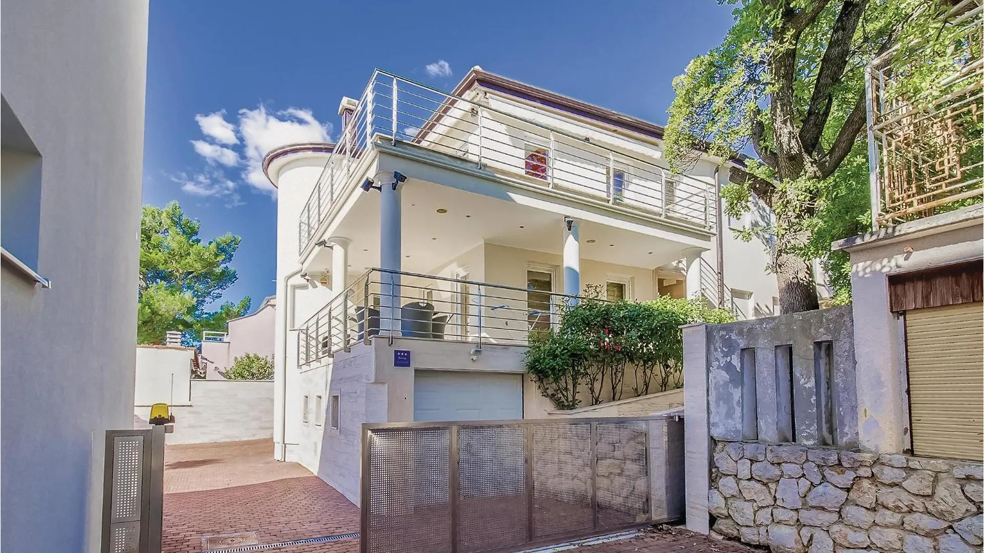 2 Bedroom Lovely Apartment In Crikvenica 0*,