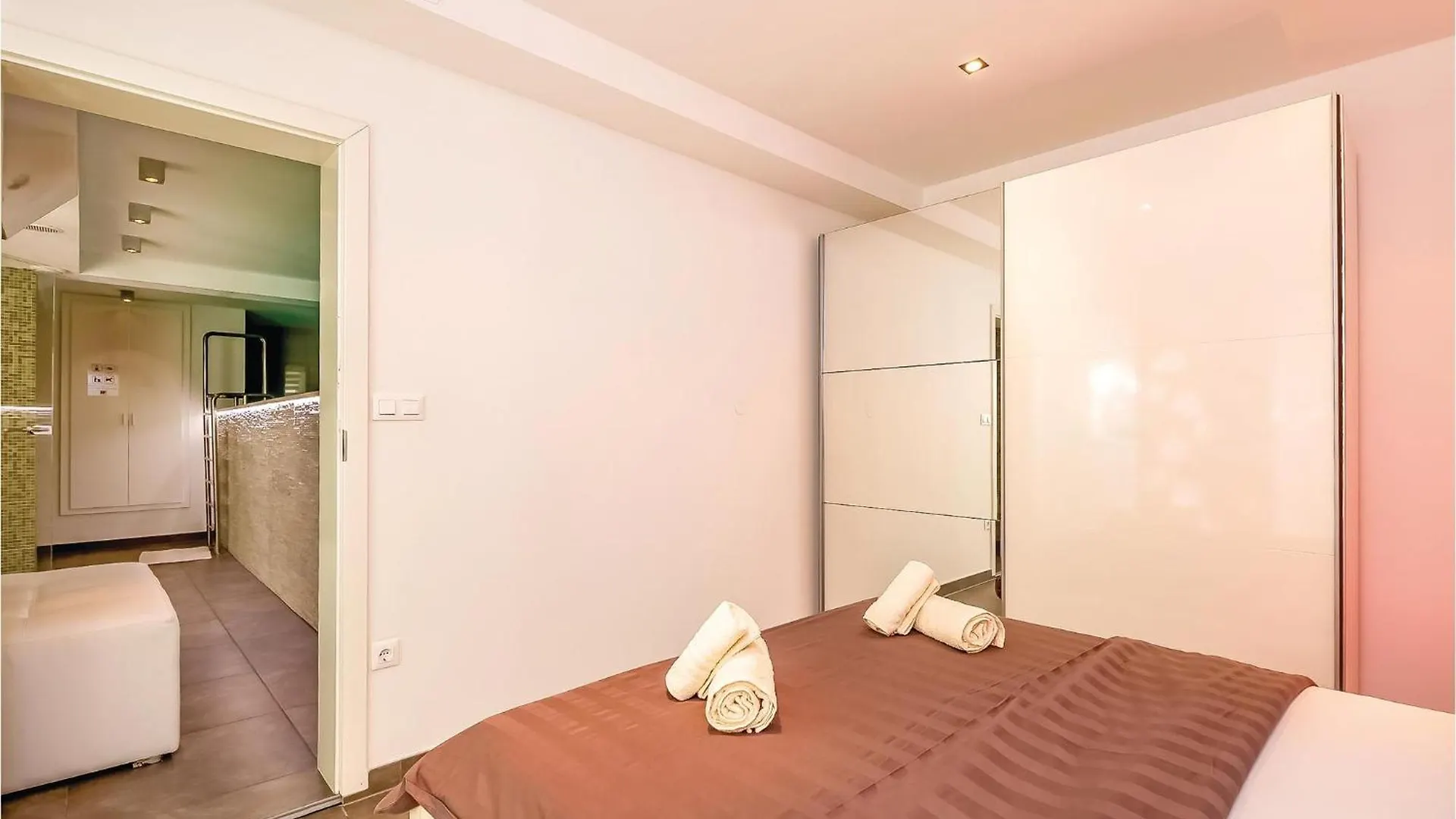 2 Bedroom Lovely Apartment In Crikvenica
